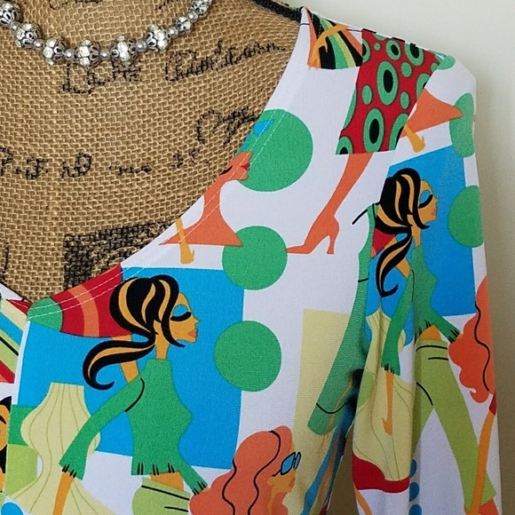 Chic women shopping graphic print top mid length sleeves Small EUC - Picture 5 of 7